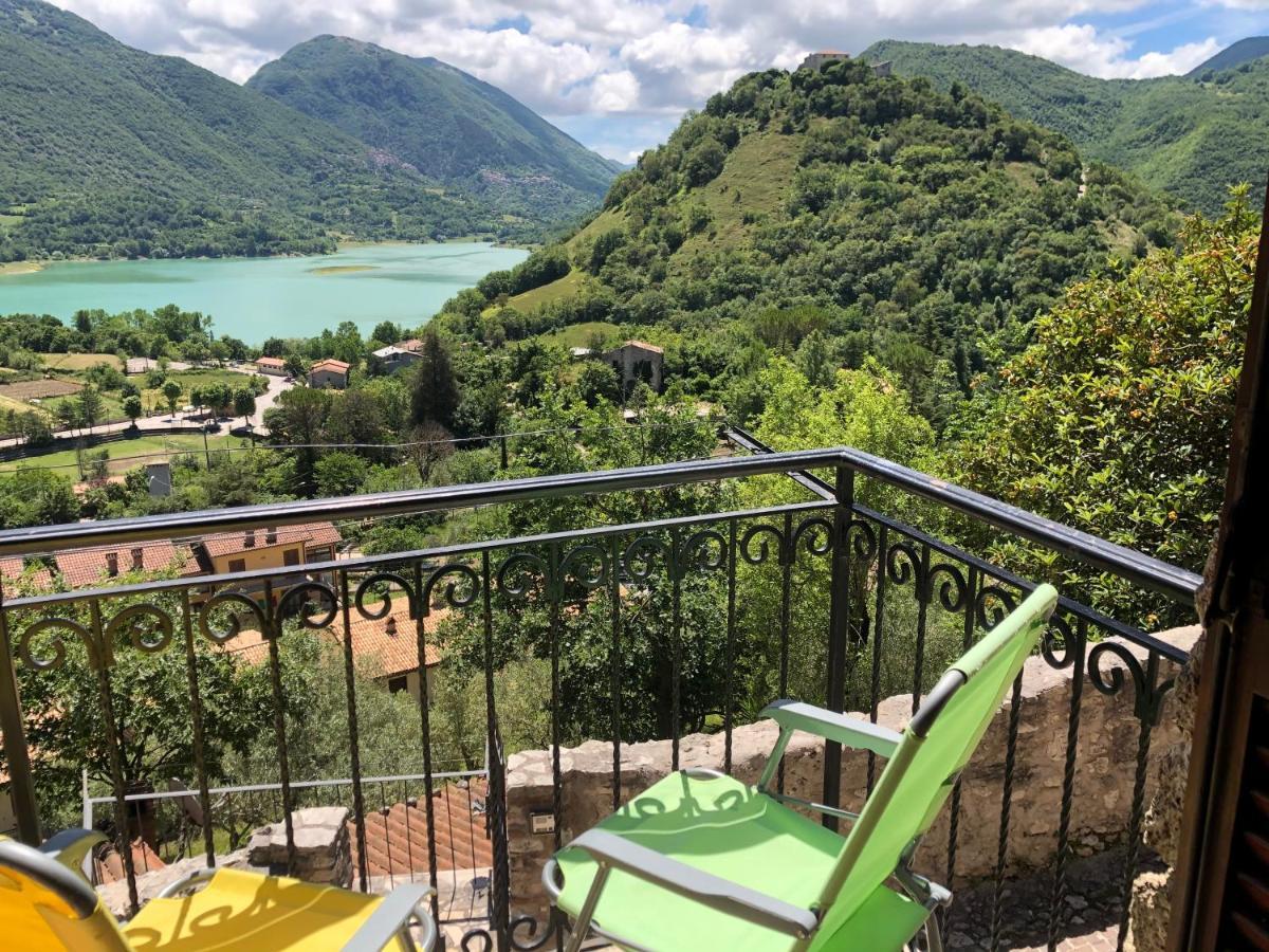 Stanza Con Terrazzo Vista Lago - Lakeholiday カステル・ディ・トーラ エクステリア 写真