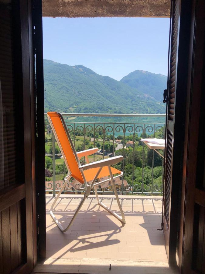 Stanza Con Terrazzo Vista Lago - Lakeholiday カステル・ディ・トーラ エクステリア 写真